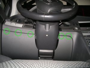 Fahrerfußraumverkleidung