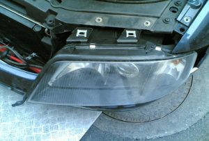 Scheinwerfer ausbauen vorne - A6 4B 38